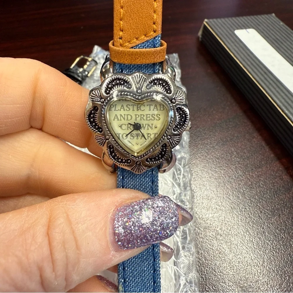 Avon “Weatern Style” Silver and Tan Heart-Shaped Watch Set extra band NWT 1995